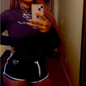 Come in black, purple, white, blue, white, mint and red.